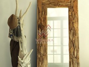 RM055 Asmat Standing Hanger White 1