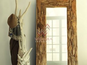 RM055 Asmat Standing Hanger White 1