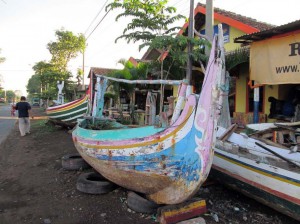 reclaimed boat wood, indonesia green furniture