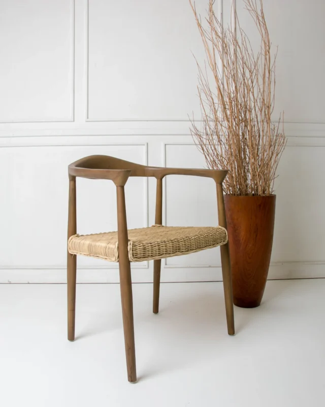 How to Polish Wood Furniture