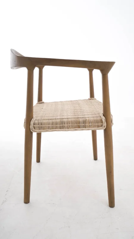 Antique Charm or Modern Sleek? Tailoring Your Polish for Different Wood Furniture Styles